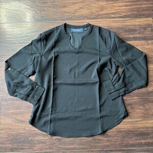 Elizabeth & Clarke Black Long Sleeve V Neck Blouse